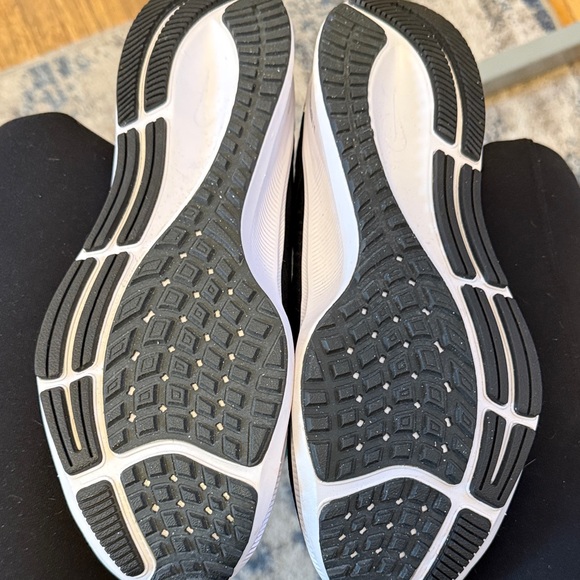 Nike Womens Zoom Pegasus 38 Black and White Athletic Shoes - Picture 7 of 8